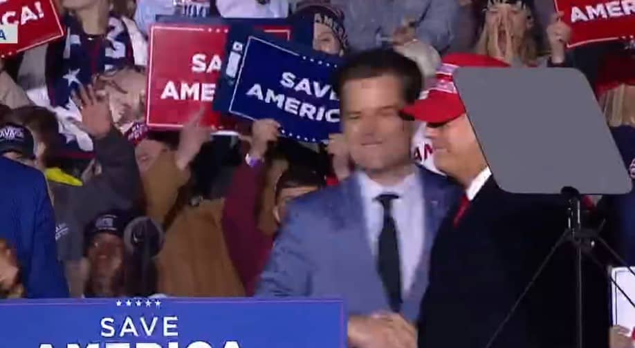 Trump va a enviar a Matt Gaetz y Kari Lake al debate republicano en su lugar