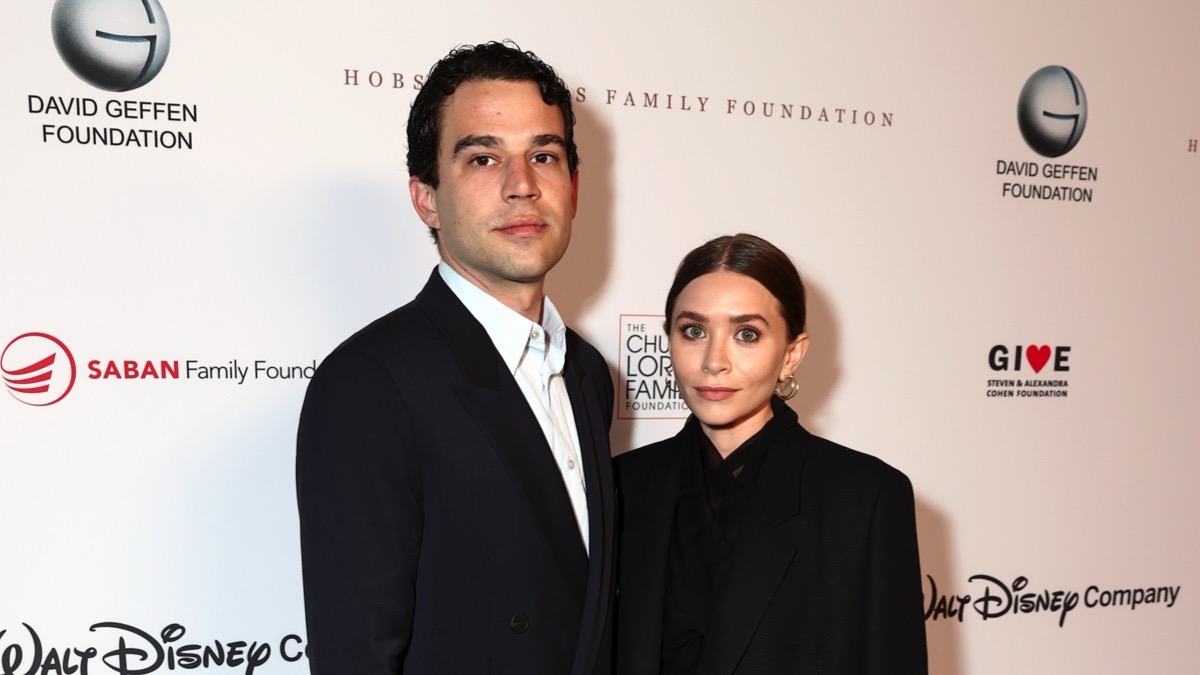 Según los informes, Ashley Olsen dio a luz después de mantener el embarazo en silencio – Socialite Life