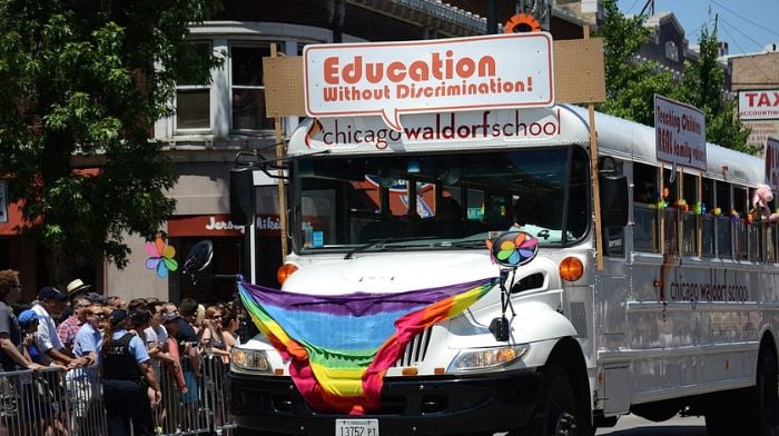 Las escuelas públicas de Chicago emiten temas de conversación sobre cómo discutir con los padres preocupados por la ideología de género extrema