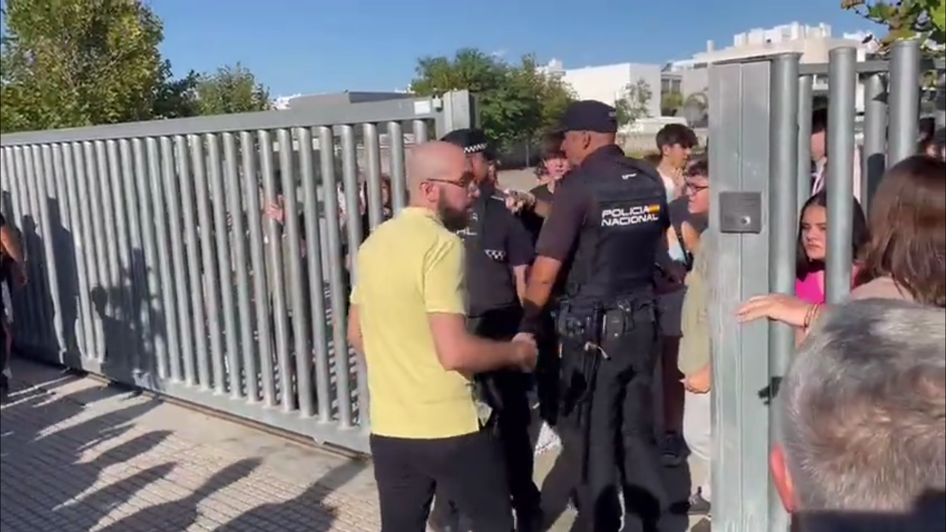 ‘No vengas mañana al colegio’: escalofriante advertencia que un alumno de 14 años ‘bullyed’ hizo a su amigo el día antes de apuñalar a tres profesores y dos compañeros en Jerez