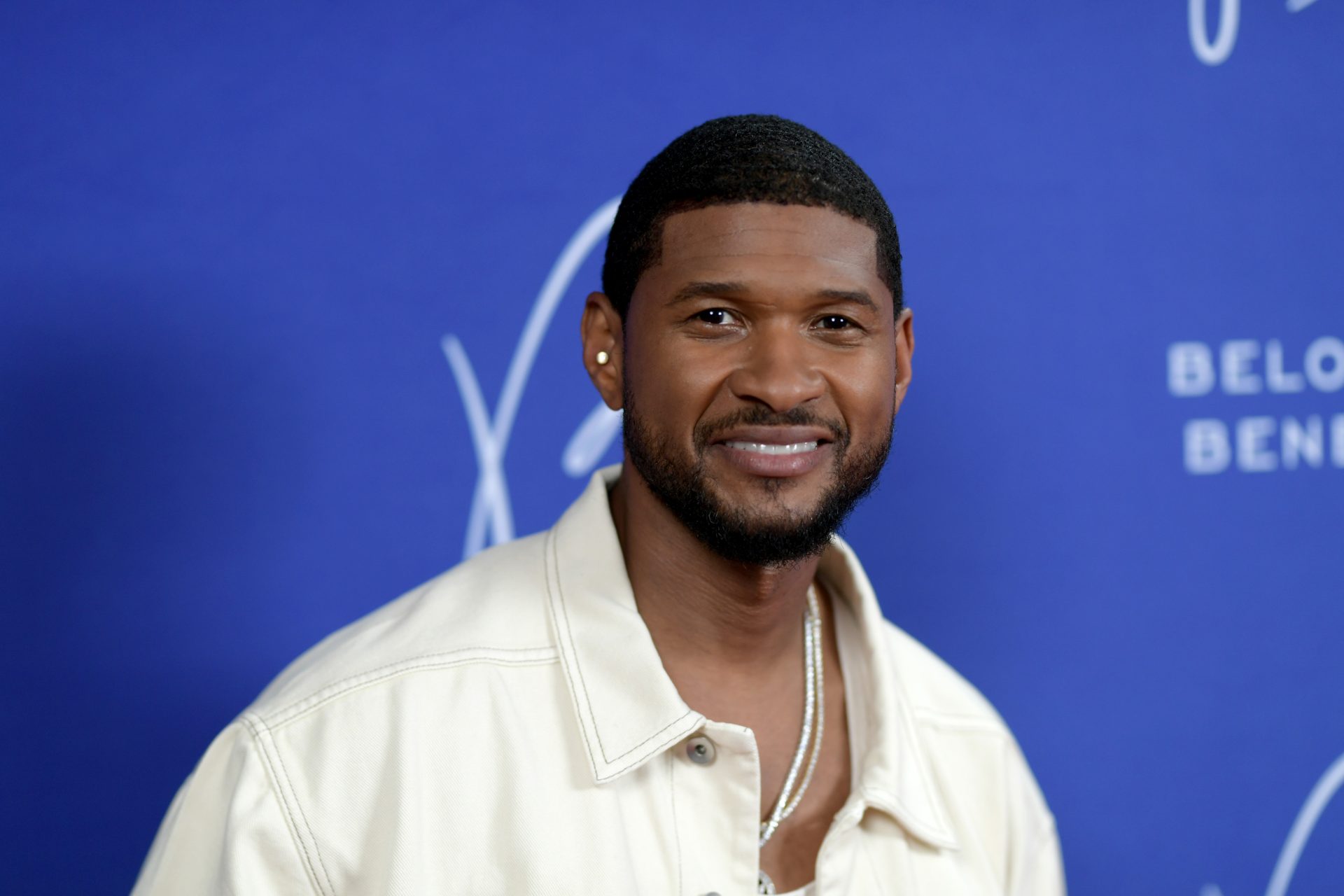 Usher revela que encabezará el medio tiempo del Super Bowl 2024