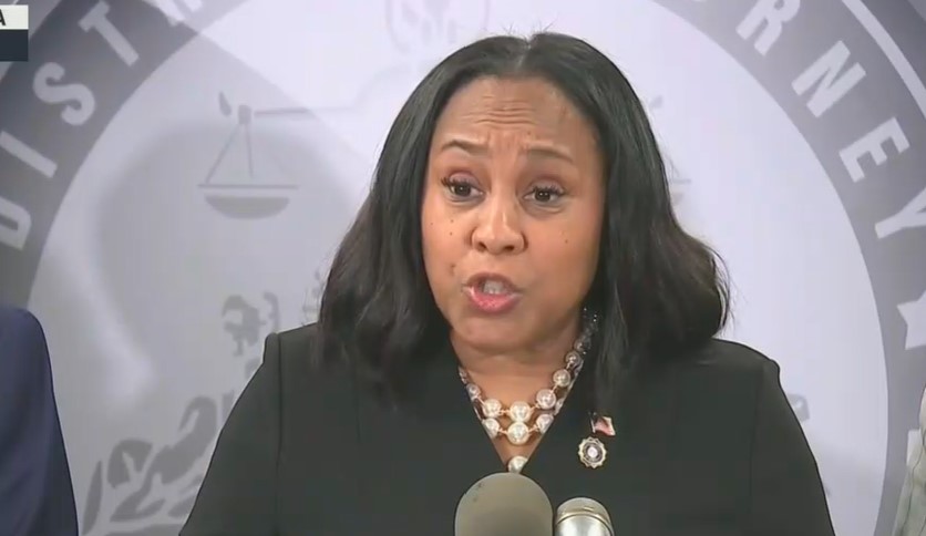 Fani Willis destruye la afirmación de Trump de que conspiró con el Comité 1/6
