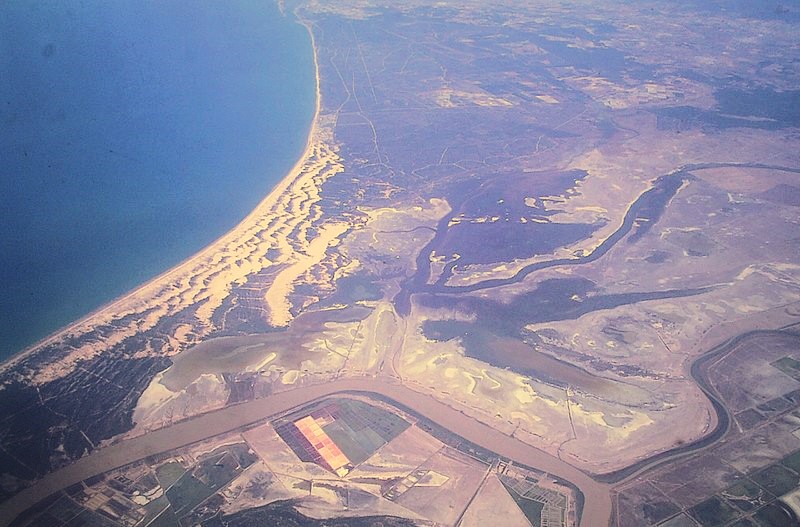 Acueducto del Parque Nacional de Doñana, declarado Patrimonio de la Humanidad por la UNESCO, dañado por cinco agricultores durante la extracción ilegal de agua – España