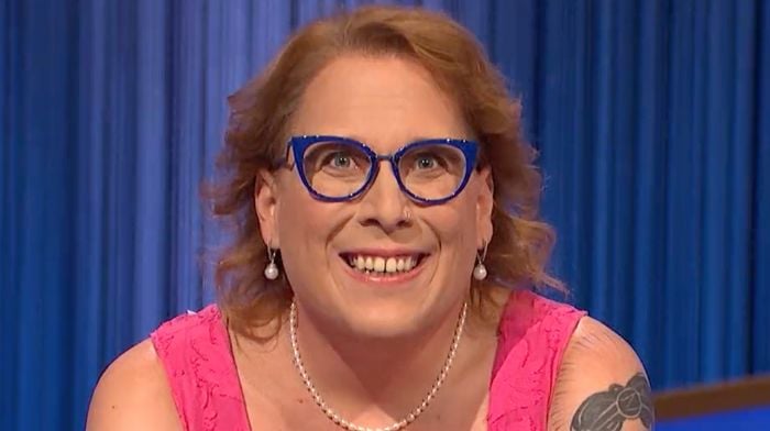 Amy Schneider, campeona transgénero de ‘Jeopardy’, dice que los procedimientos de cambio de sexo infantil son ‘literalmente salvadores’