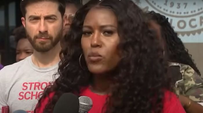 El jefe del sindicato de docentes de Chicago dice que la elección de escuela es para “racistas”, pero envía a su hijo a una escuela privada