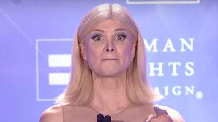 Las feministas desatan su furia después de que Dylan Mulvaney fuera nombrada ‘Mujer del año’