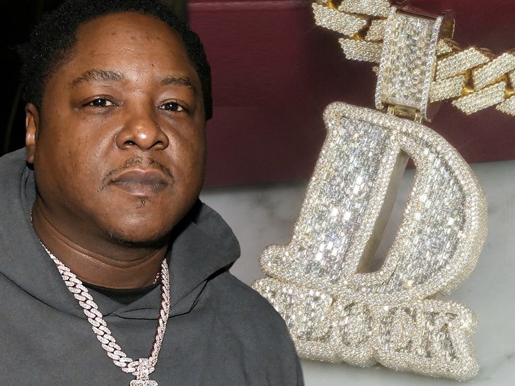 Etiqueta Jadakiss Reps D-Block con cadena de diamantes y esmeraldas de 200.000 dólares