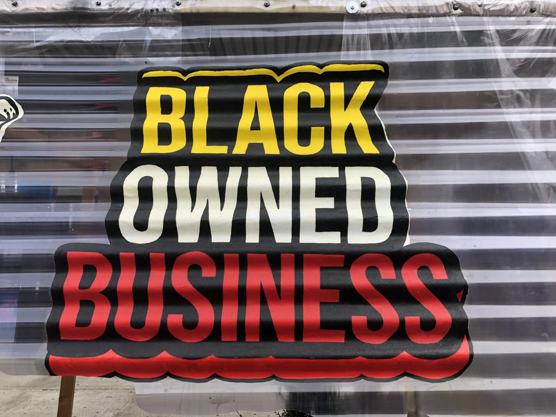 Un tribunal suspende las subvenciones del Fondo Fearless para mujeres empresarias negras
