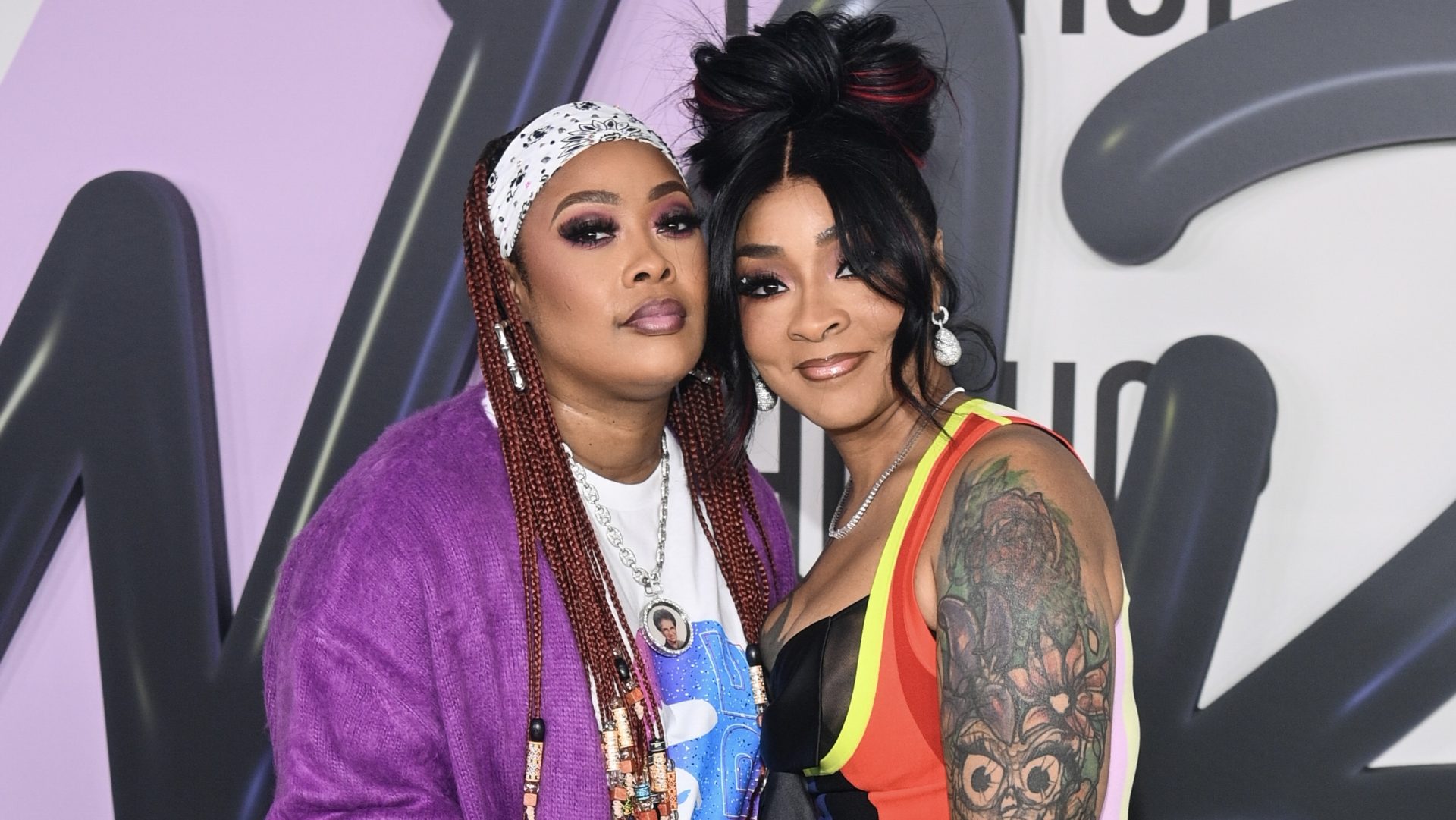Da Brat dice que dar la bienvenida a un bebé con Jesseca los hizo ‘más fuertes’