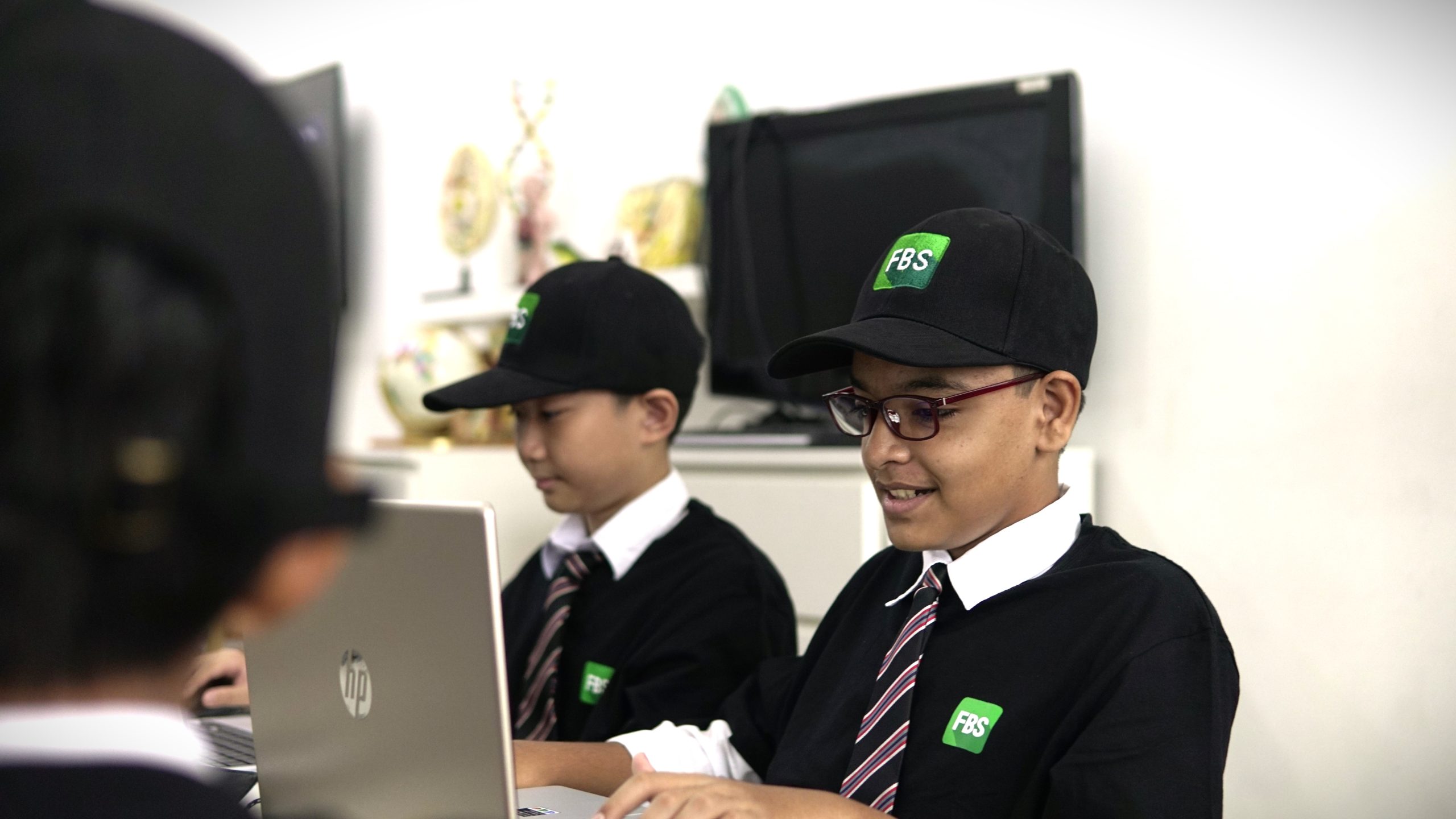 FBS y la Fundación Dignidad para los Niños mejoran las instalaciones educativas en una escuela de Kuala Lumpur