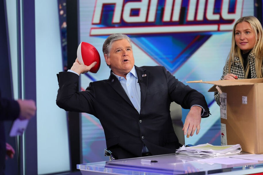 Sean Hannity sabe a quién culpar por la incompetencia de Jim Jordan: ¡a los demócratas!