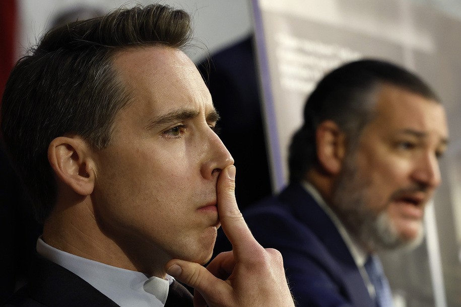 El senador Josh Hawley publica un tuit estúpido sobre Israel y Ucrania y se gana una merecida reacción