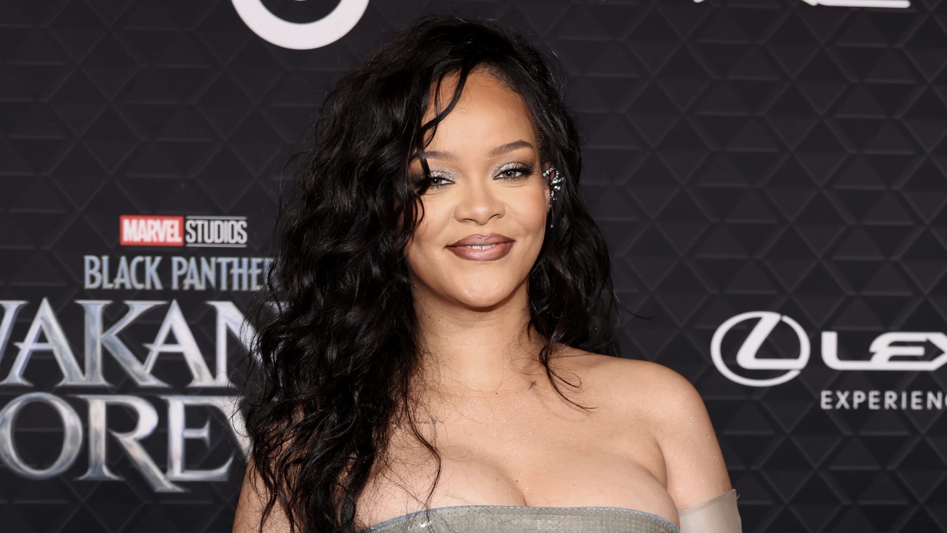 ¿Rihanna va a realizar una gira mundial?  Los fanáticos parecen pensar que sí