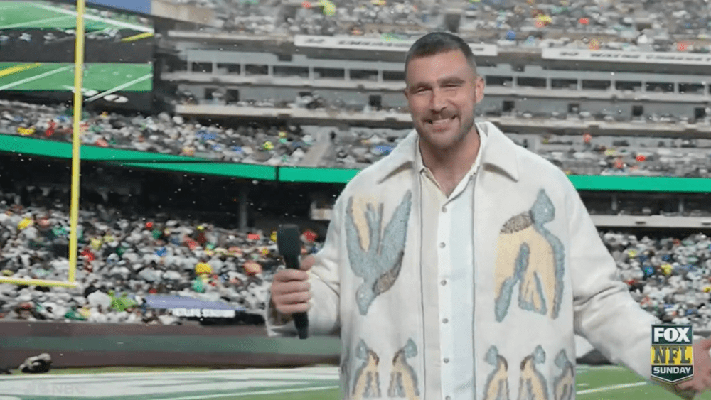 Travis Kelce hace una impactante apariencia de ‘SNL’ en un sketch de Taylor Swift