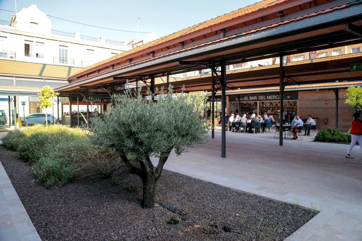 El mercado más antiguo de Valencia, España, reabre por completo después de estar cerrado durante cinco años