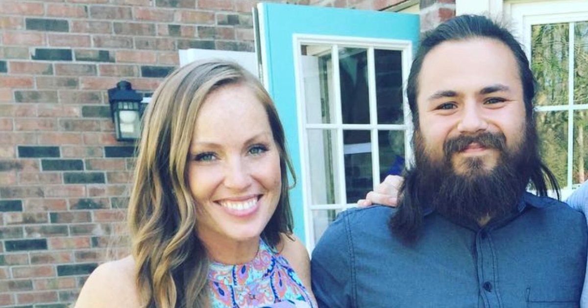 Tad Starsiak agradece a Mina Starsiak Hawk en medio de una ruptura familiar