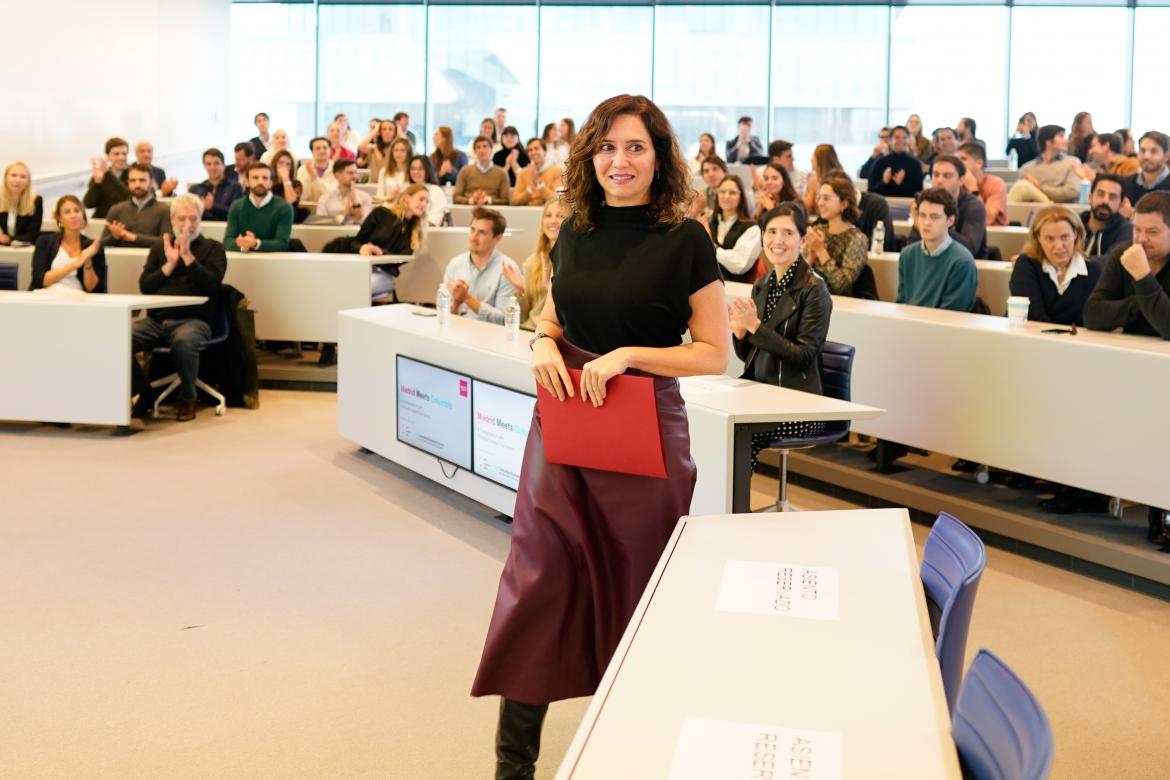 Ayuso viaja a Nueva York para promocionar el español en el futuro digital ⋆ Madrid Metropolitan