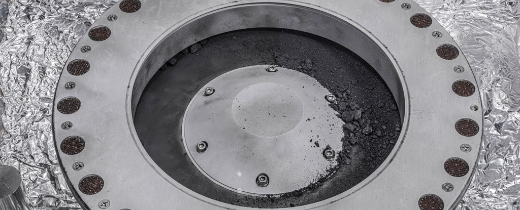El primer vistazo al prístino polvo de asteroide revela abundancia de agua y carbono: ScienceAlert