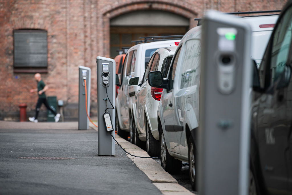 ¿Son los coches eléctricos mejores para el medio ambiente?  ¿Puede resolver la contaminación tóxica del aire y los problemas respiratorios?