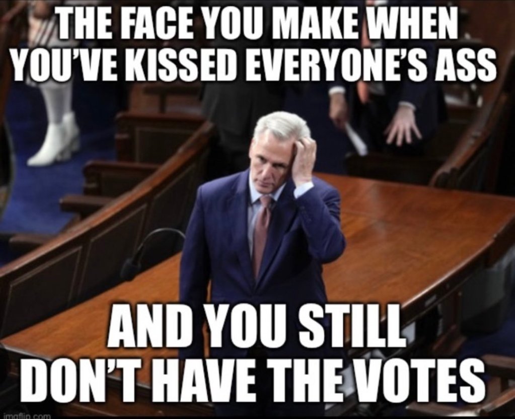 Kevin McCarthy fue expulsado merecidamente como presidente de la Cámara.  El comienzo de su desaparición fue cuando besó el anillo de Trump en Mara-a-Lago y se disculpó por amonestar su incitación a la insurrección del 6 de enero.  Luego cedió el poder del puesto de portavoz al ala MAGA de su partido.  Luego culpó a los demócratas y al presidente Biden de todo lo malo que está haciendo su partido.  Además, McCarthy mintió sistemáticamente a ambas partes, no cumplió los acuerdos y permitió las opiniones antiamericanas de la extrema derecha.  Adiós Kevin.