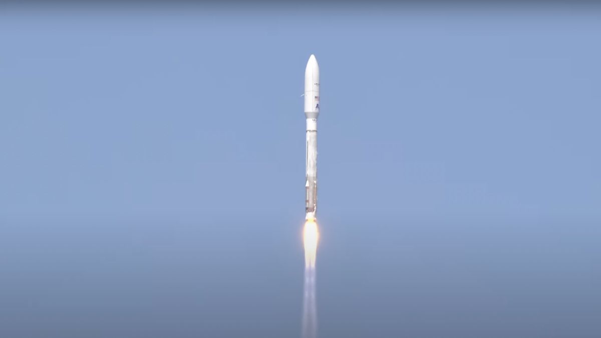 El cohete Atlas V pone en órbita los primeros dos satélites de Internet de Amazon (vídeo)