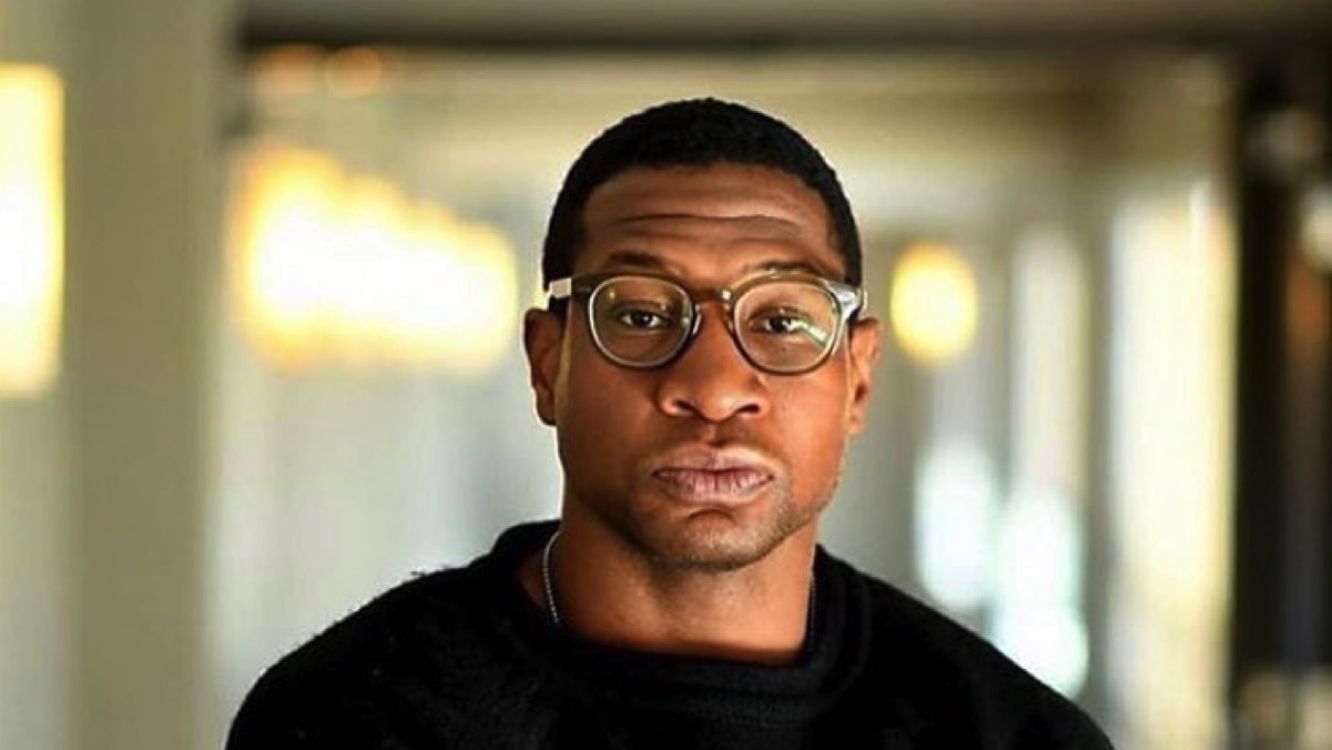 El fiscal del distrito revela el incidente de la policía de Londres en un extenso expediente previo al juicio de Jonathan Majors – Socialite Life