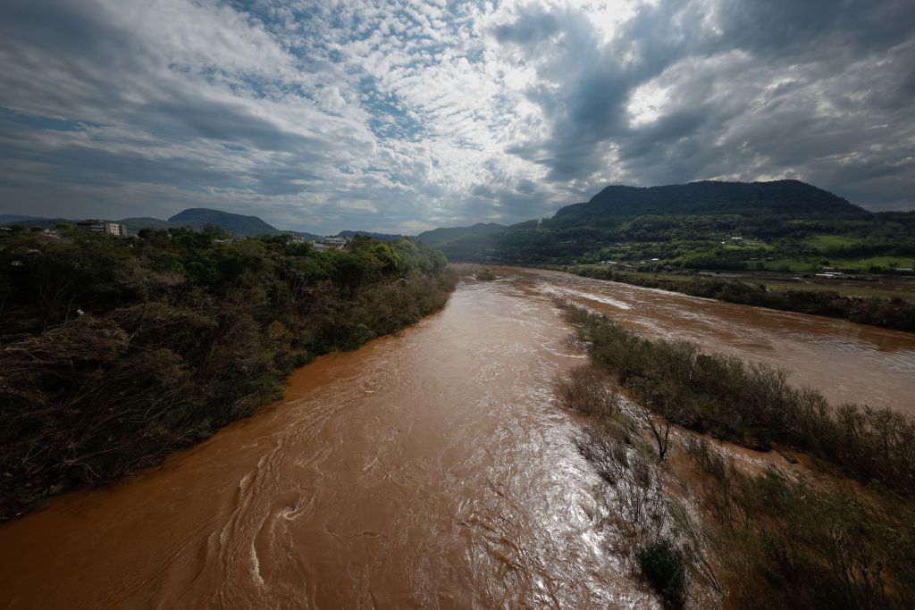 La sequía, el uso excesivo y la política amenazan al Río Bravo, una fuente de agua vital para Estados Unidos y México