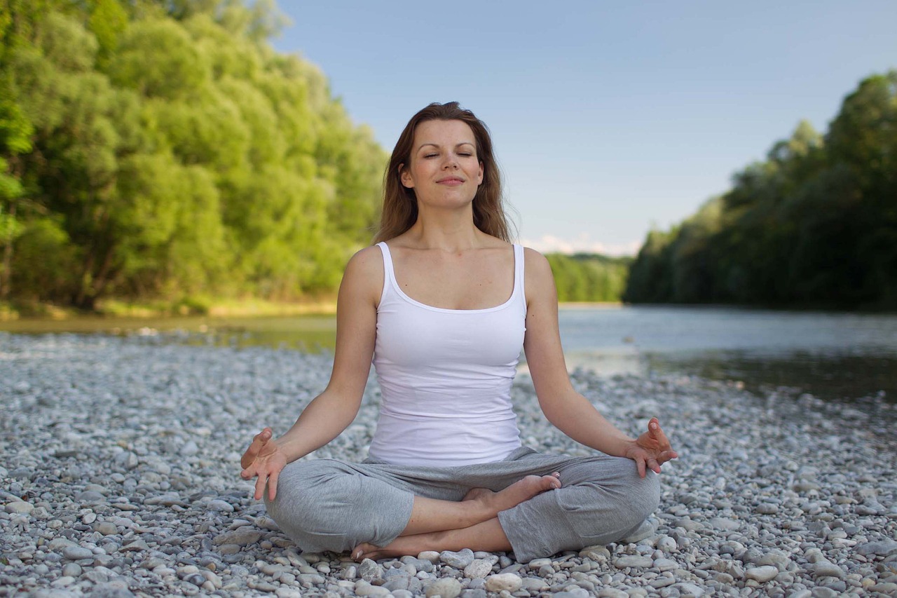 5 asanas de yoga para realizar después de la cena para una mejor digestión