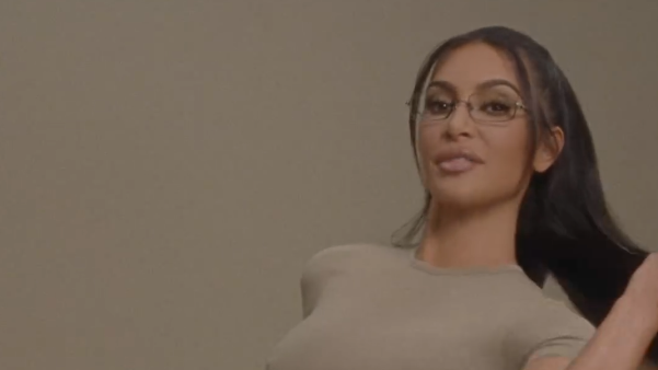 Kim Kardashian presenta el sujetador para pezones SKIMS Ultimate y recibe elogios y gratitud