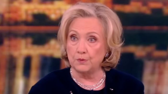 Hillary Clinton compara a Trump con Hitler en ‘The View’ y sugiere que cancelaría las elecciones
