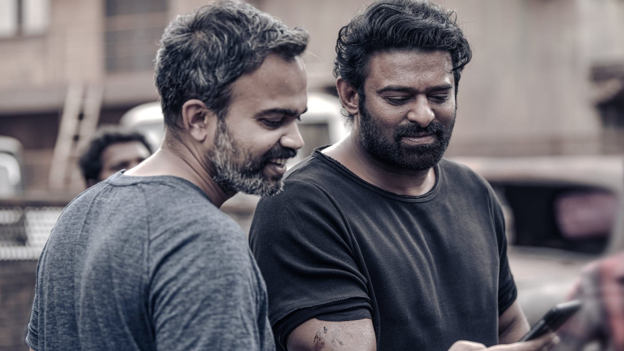 Salaar Parte 1: Alto el fuego: la foto invisible de BTS de Prabhas y Prashanth Neel se vuelve viral;  ¿Que estan mirando?