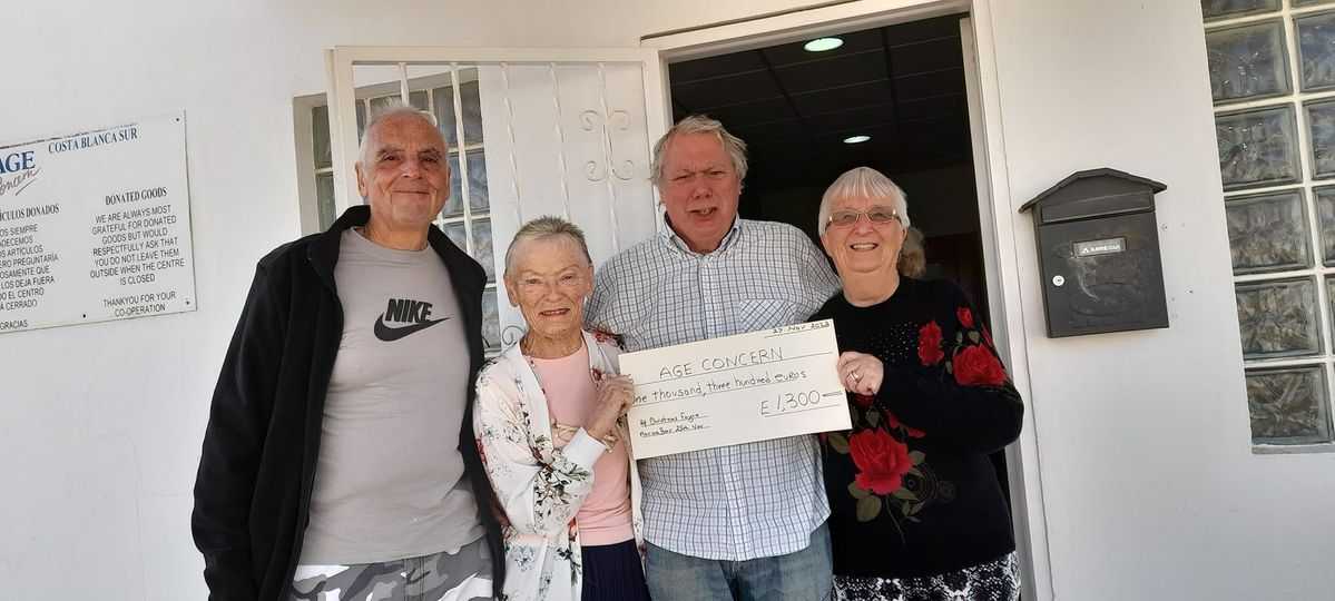 La feria de Navidad del Marina Bar es un éxito para Age Concern