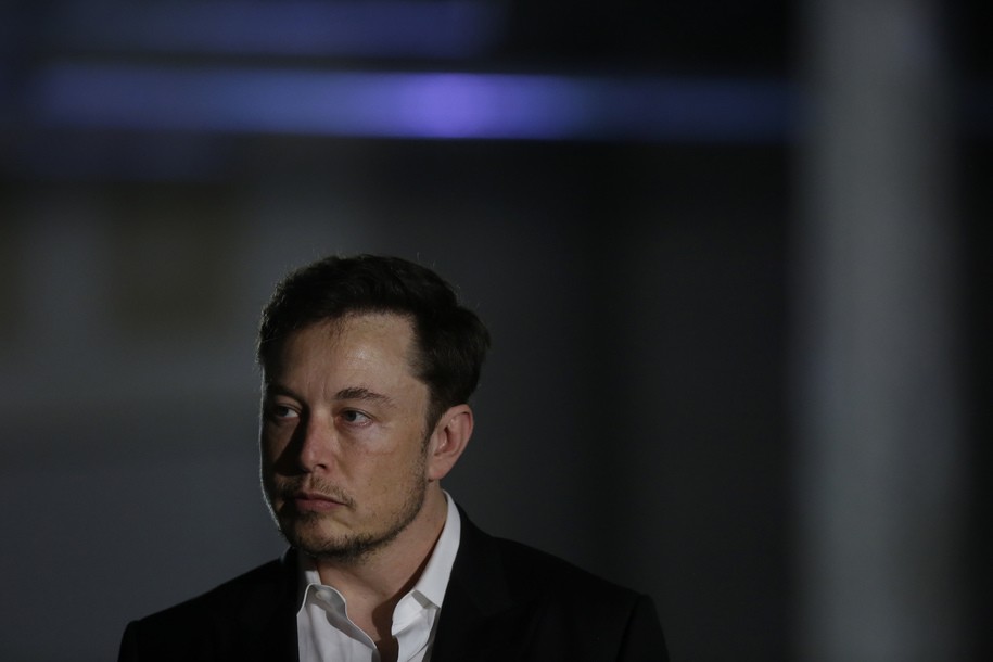 Elon Musk se prepara para alejarse del cráter humeante que fue Twitter