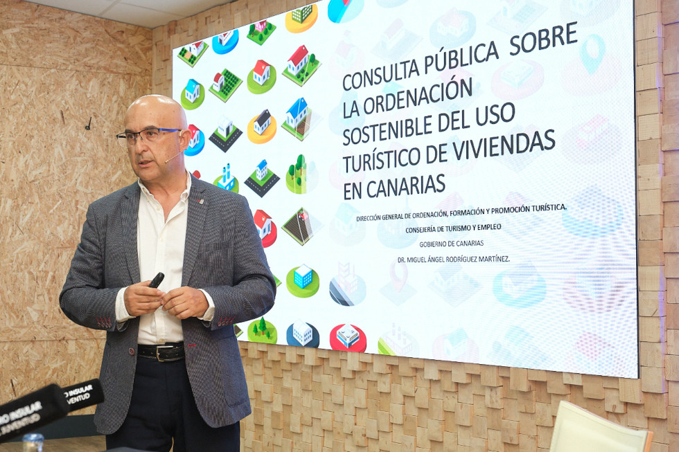 Canarias pretende regular las viviendas vacacionales en medio de crecientes preocupaciones sobre la vivienda • The Canary News
