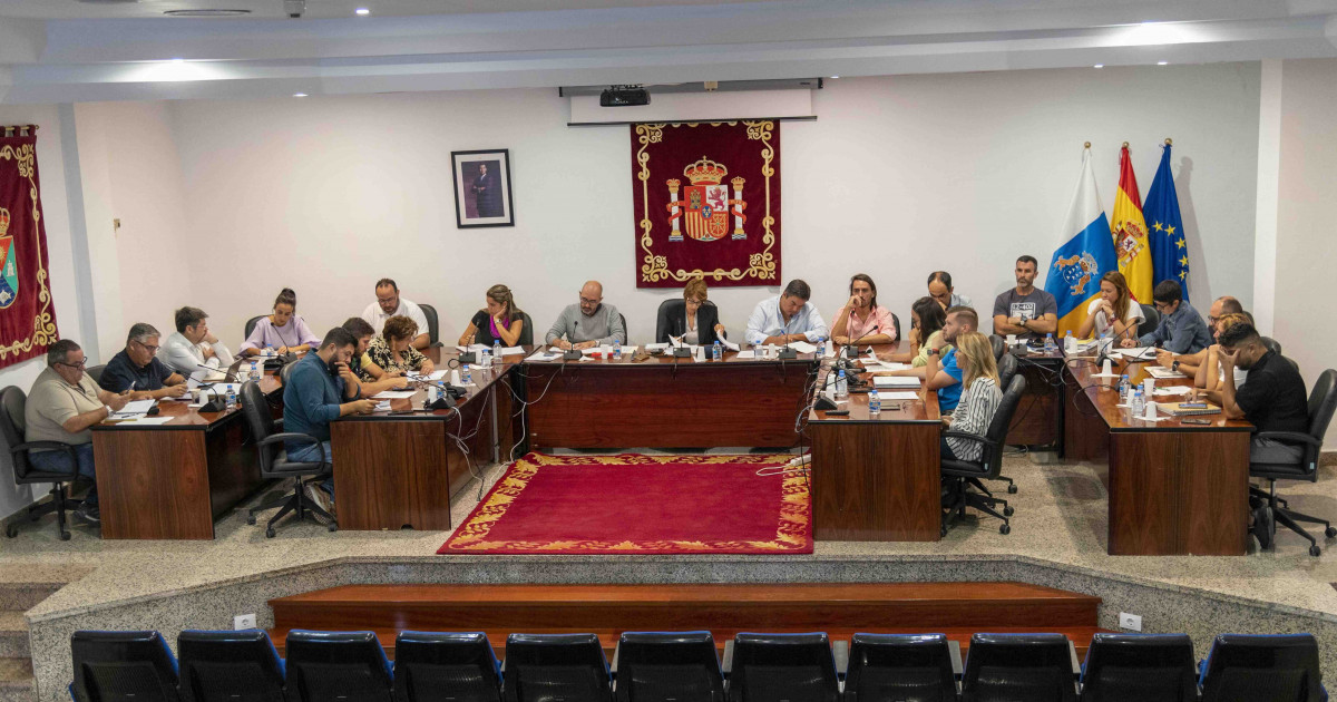 Concejales de NC-BC exigen auditorías ampliadas en medio de acusaciones de fragmentación de contratos por parte del alcalde de Mogán • The Canary News