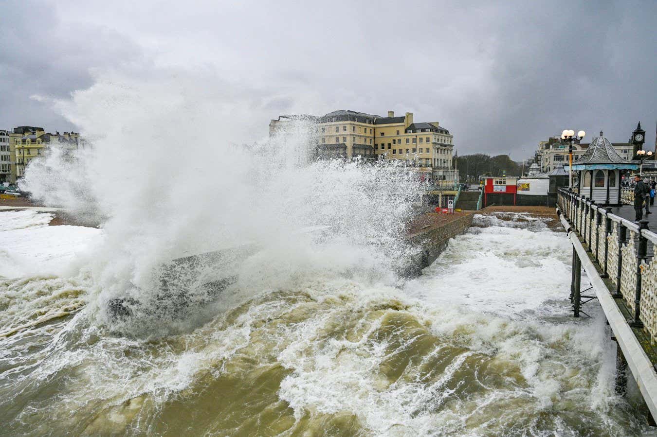 Advertencia meteorológica: ¿Cuándo llegará la tormenta Ciaran y qué la convierte en un ciclón bomba?