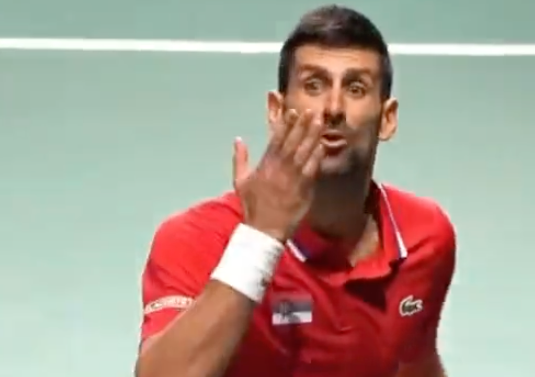 Djokovic pide a los aficionados británicos que se callen después de que Serbia eliminara a Gran Bretaña de la Copa Davis en Málaga