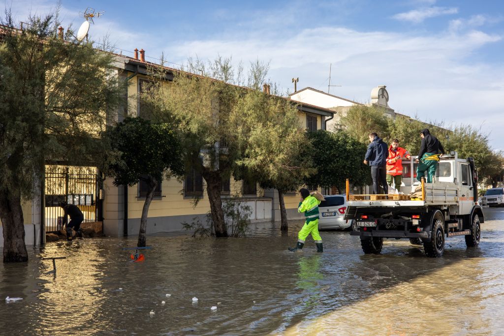 Tormenta Ciaran: 7 muertos y cientos de personas obligadas a evacuar en Italia en medio de inundaciones masivas