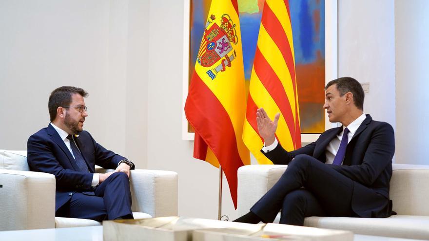Las 5 mesas de diálogo del PSOE con el independentismo: manual para no perderse