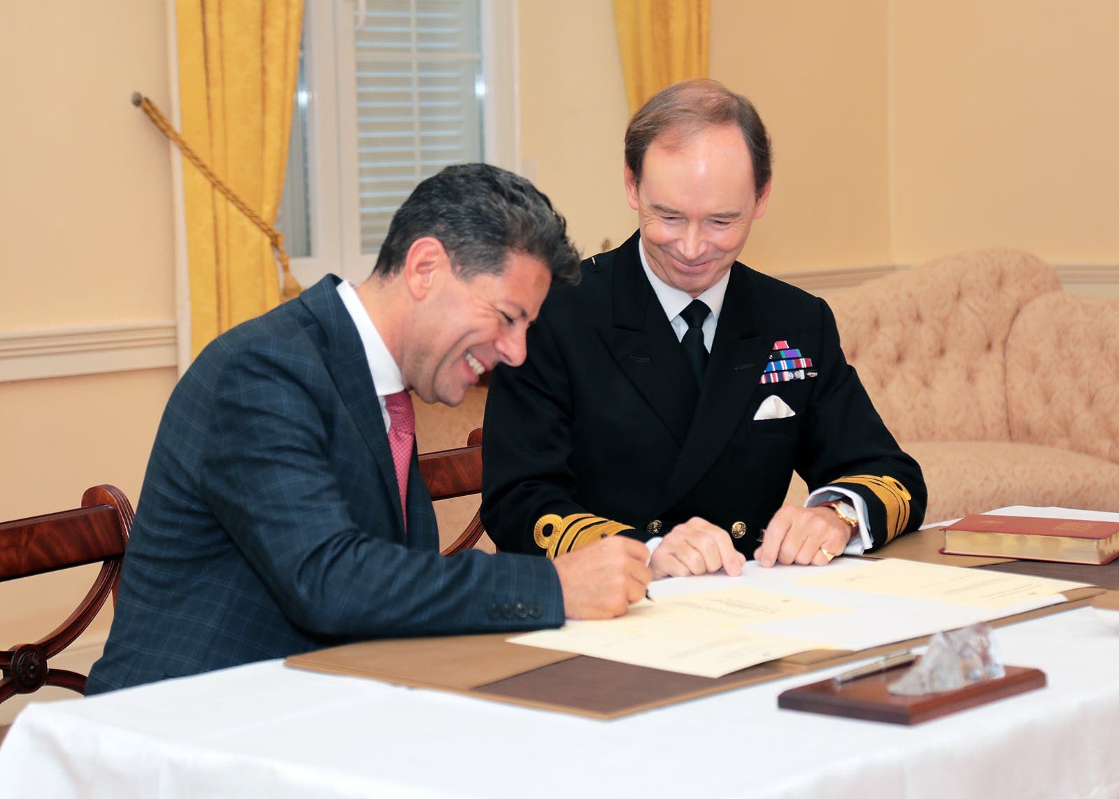 El Gobernador inaugura el Parlamento de Gibraltar mientras el Ministro Principal pronuncia un encendido discurso en “sin duda” la última legislatura