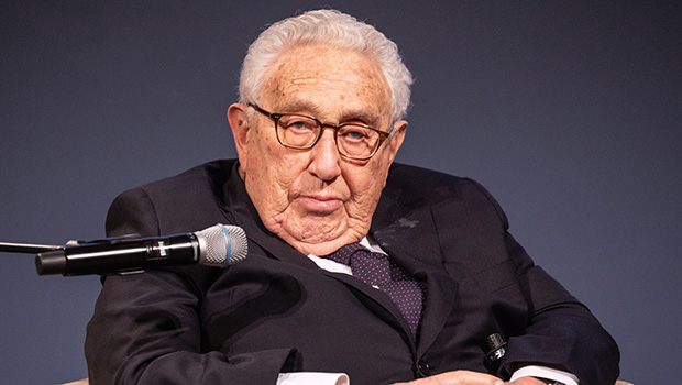¿Quién es Henry Kissinger?  Aprenda sobre el gigante de la política exterior muerto a los 100 años – Hollywood Life