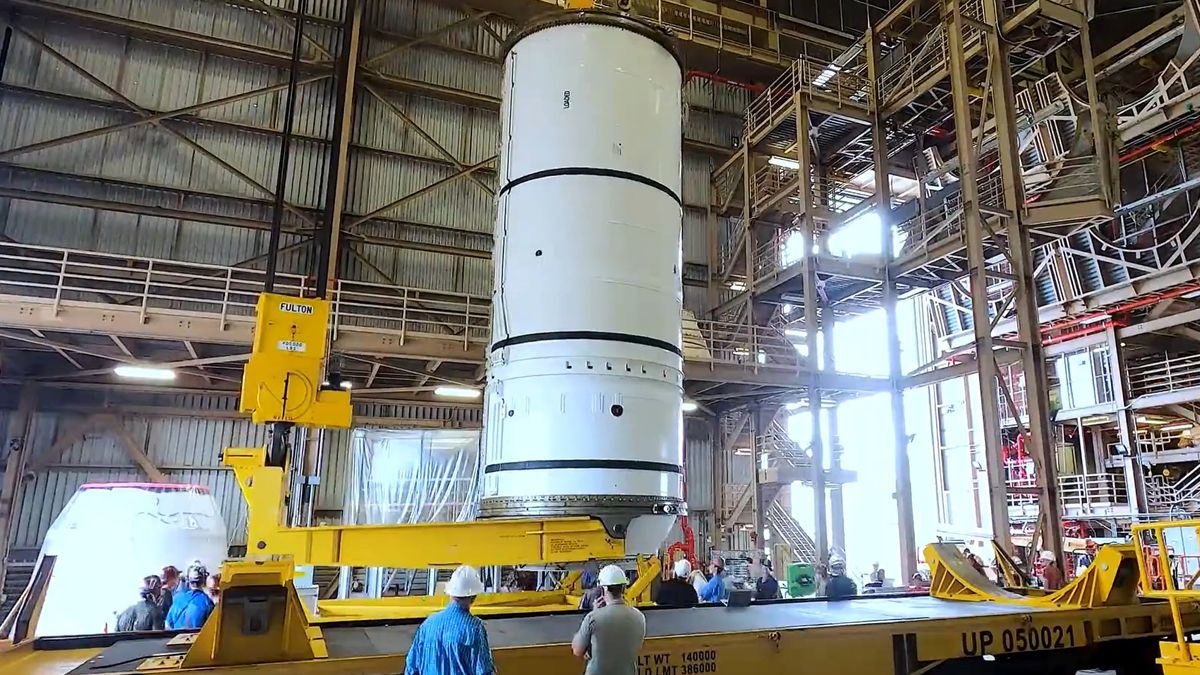 Vea a la NASA construir propulsores de cohetes Artemis 2 antes del lanzamiento de astronautas en 2024