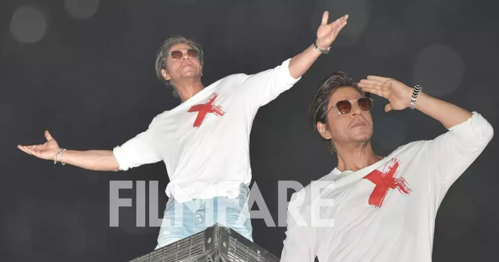 Shah Rukh Khan hace una segunda aparición en Mannat en su cumpleaños.  Fotos: