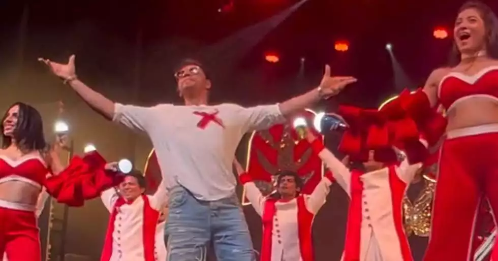 Shah Rukh Khan se divierte con Jhoome Jo Pathaan y revela detalles sobre Dunki en su cumpleaños