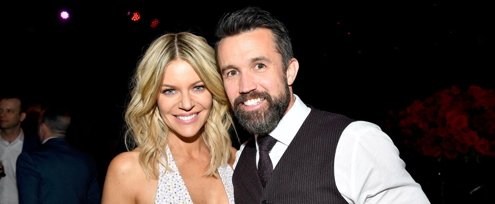 ‘It’s Alway Sunny’s Kaitlin Olson hizo una oferta secreta contra Rob McElhenney por la chaqueta Eagles de Kylie Kelce (y ganó)