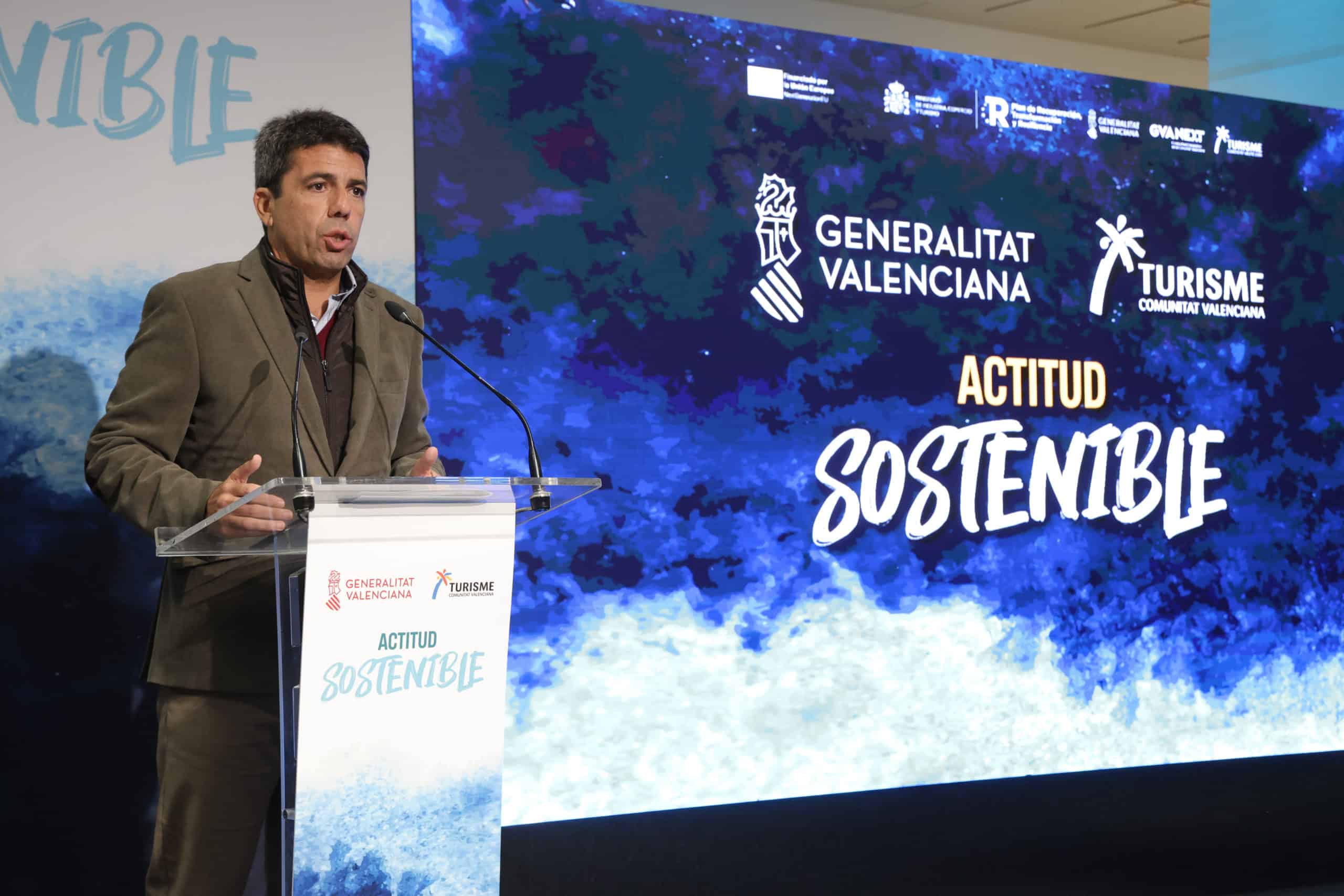 El presidente de la Comunidad exige una segunda pista en Alicante