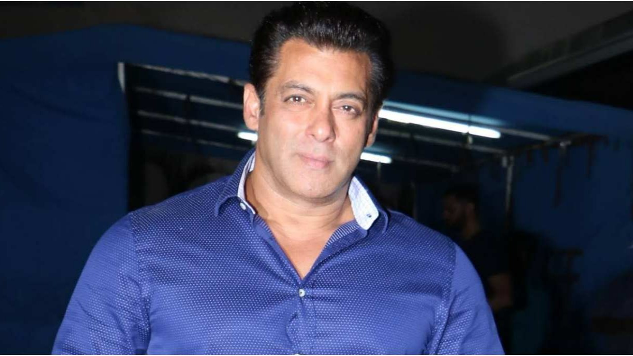 El maquillador que trabaja en la productora de Salman Khan fue trasladado de urgencia al hospital después de ser agredido frente al bar Santacruz: Informe