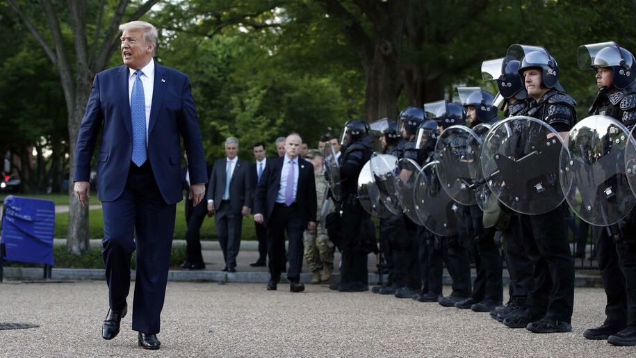 ¡Finalmente!  Los medios cubren la amenaza radical de Trump