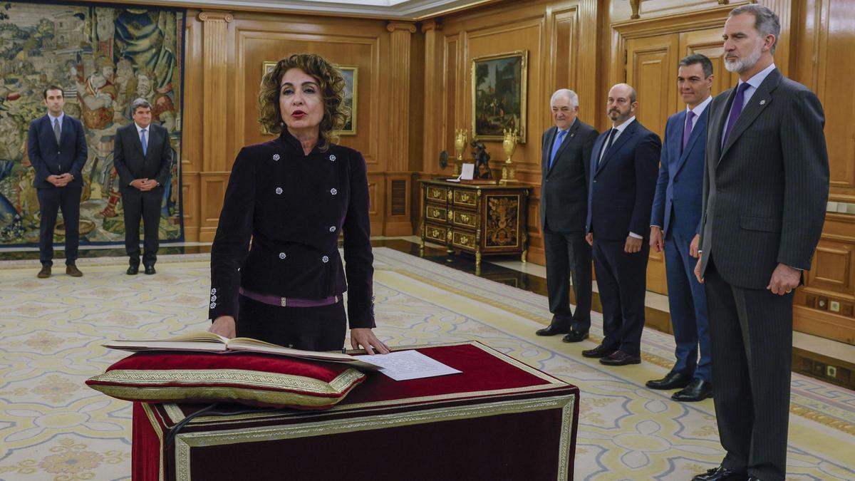 Sánchez busca un parapeto ante la dureza de la legislatura con el ascenso de Montero en el Gobierno