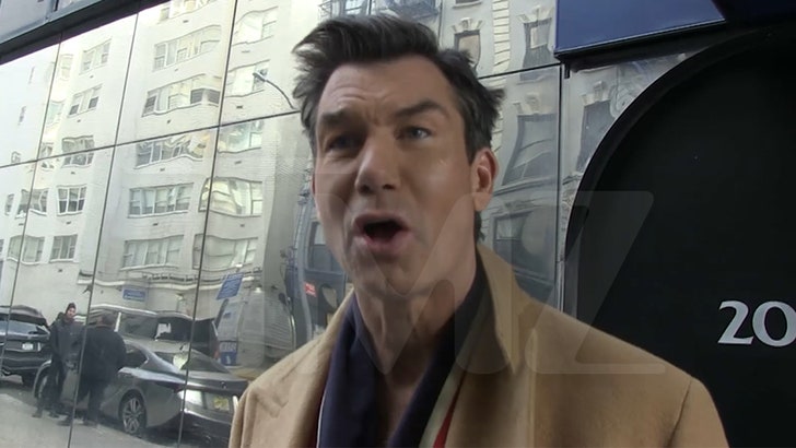 Jerry O’Connell dice que John Stamos debería haberle avisado a Rebecca sobre sus memorias